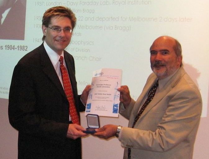 Prof. David Jamieson awards Derek Leinweber the Australian Institute of Physics 2007 Walter Boas Medal.